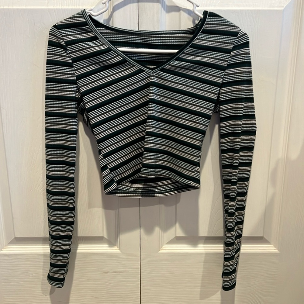 Size small long sleeve crop top